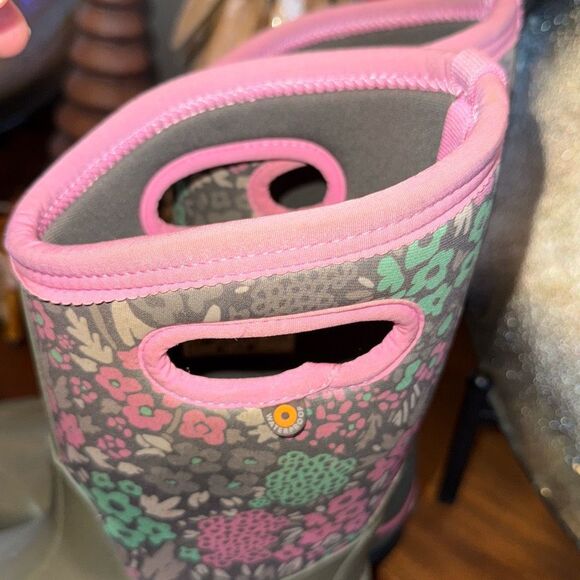 Bogs Girls Winter Boots - Picture 11 of 11